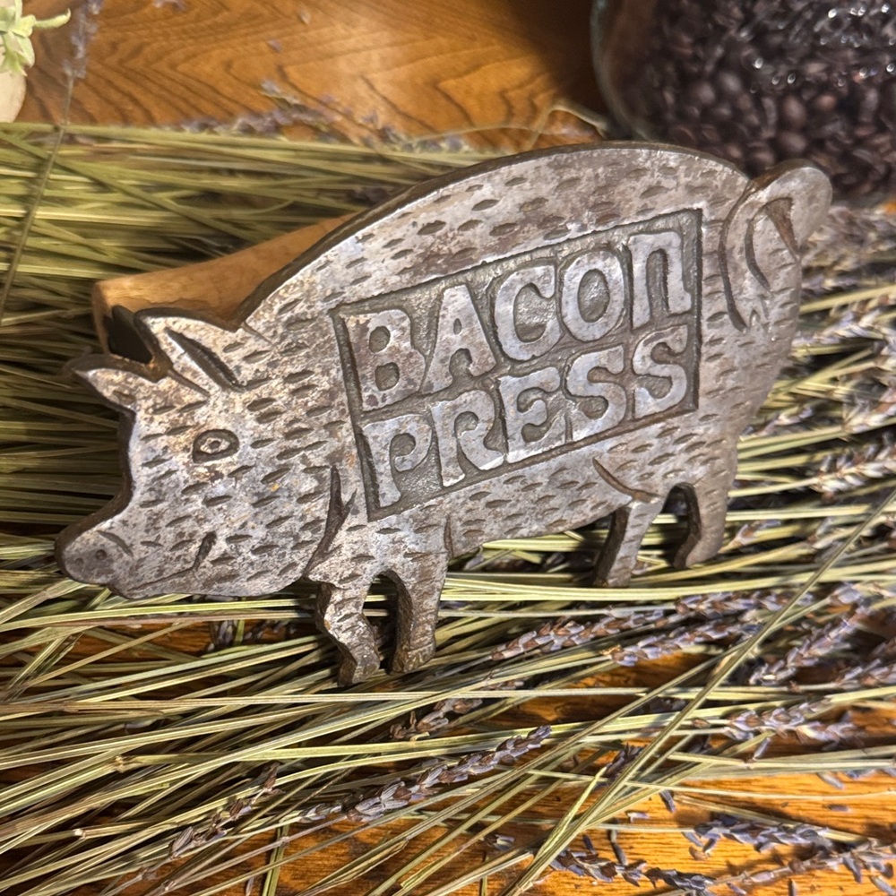 Vintage Rustic Cast Iron & Wood Handle Pig-Shaped Bacon Press made in Taiwan